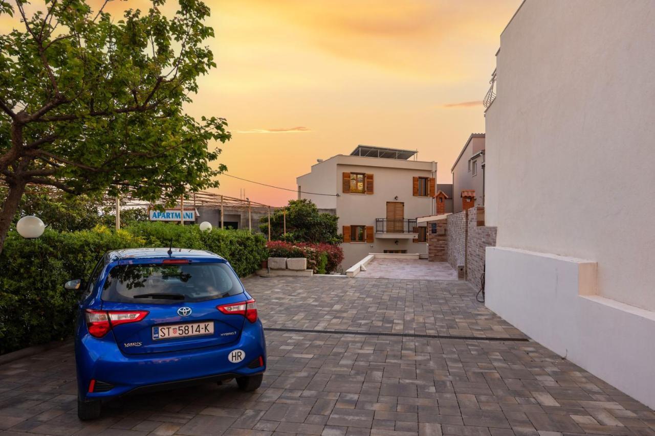 Apartments Lea Подстрана Екстер'єр фото
